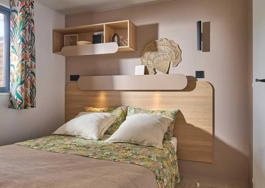 Chambre double d’un mobil-home Bora