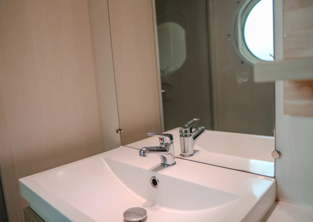 Salle de bain d'un mobil-home Family